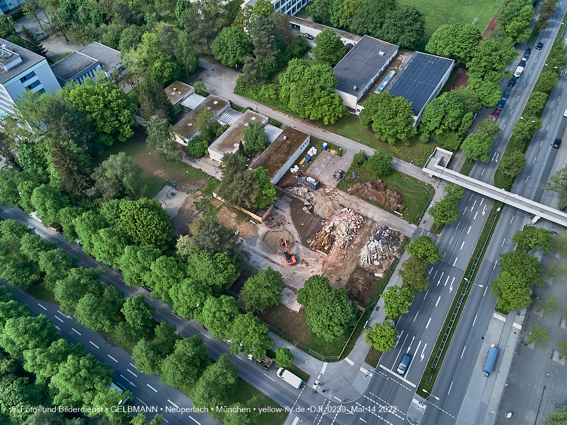14.05.2022 - Luftbilder von der Baustelle Haus für Kinder in Neuperlach